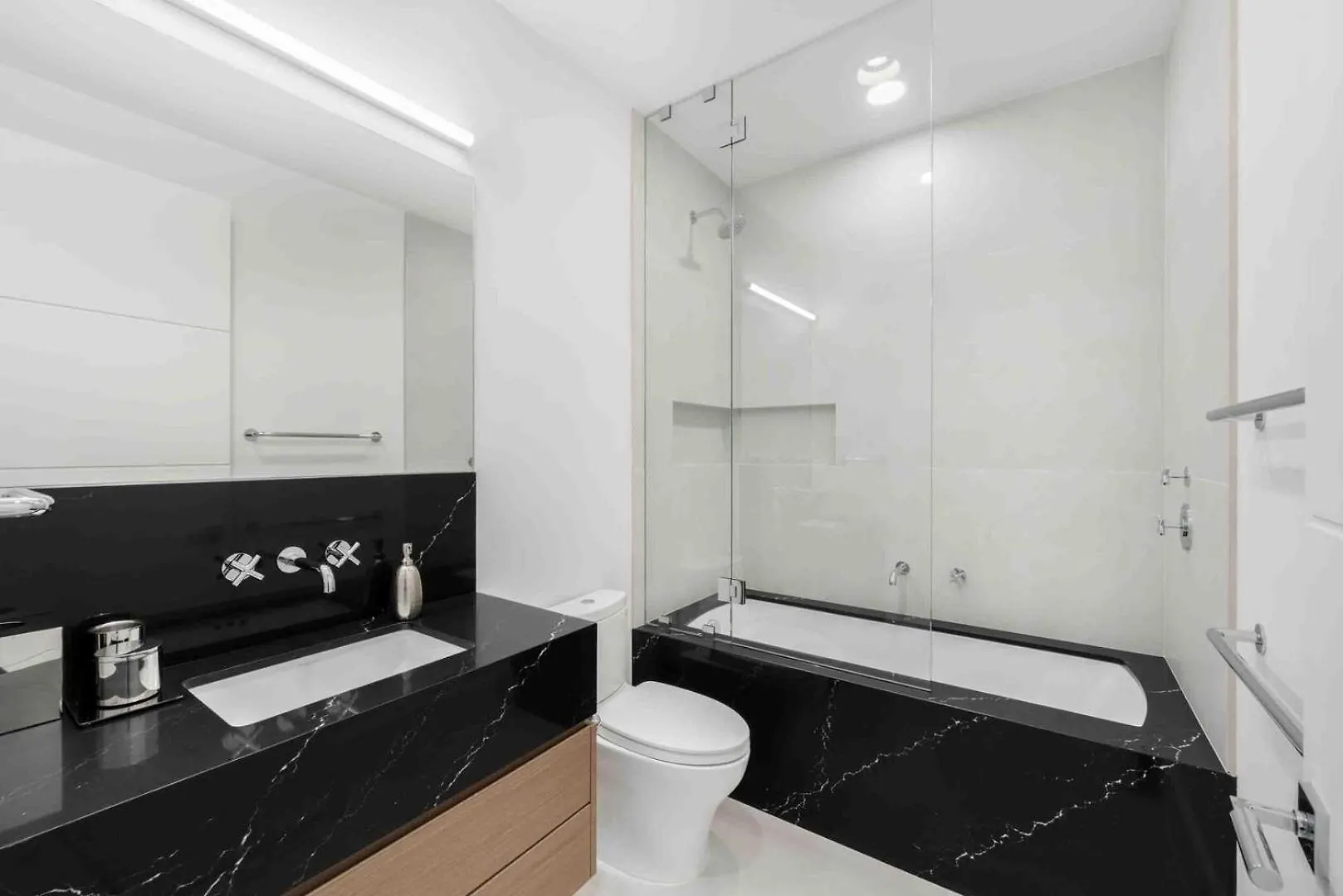 Apartment Aqua Second Floor Residence George Town