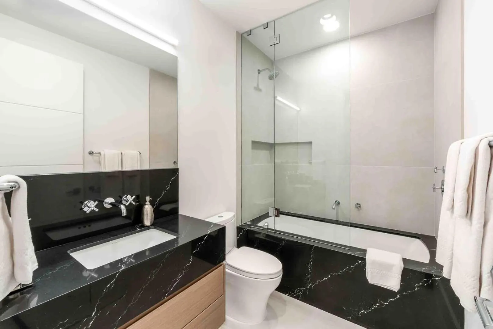 Aqua Second Floor Residence George Town 0*,